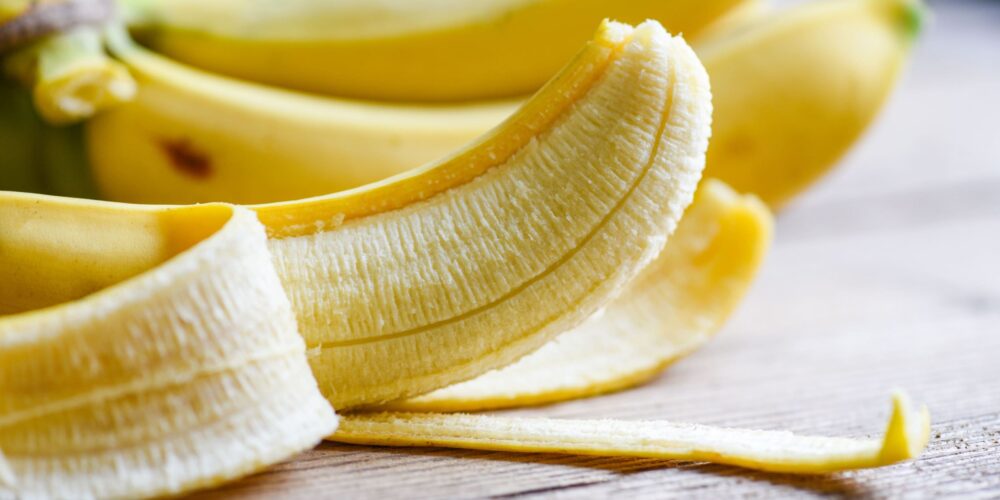 Casca de banana mata baratas