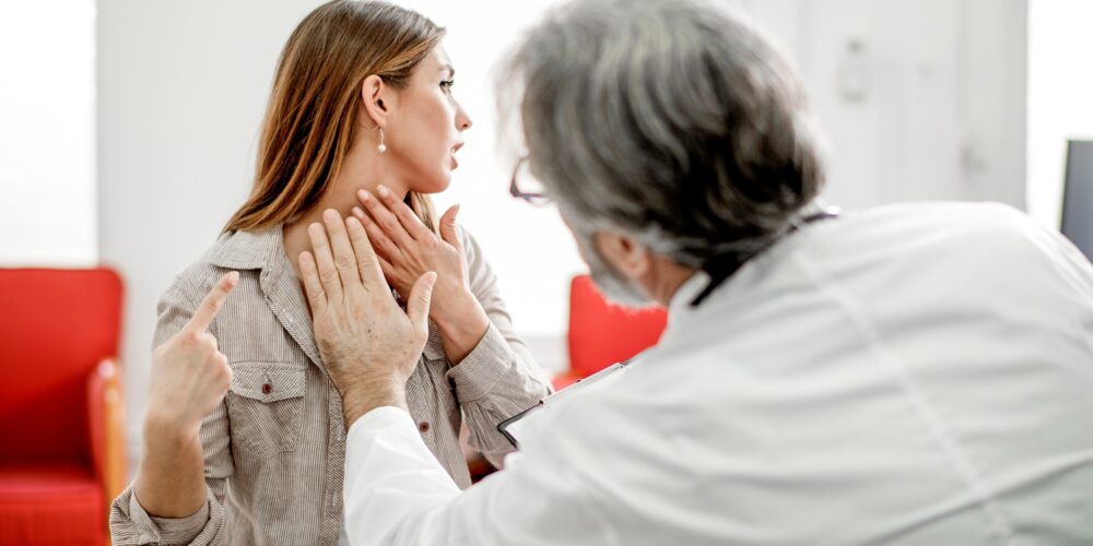 Dengue causa inflamação na garganta