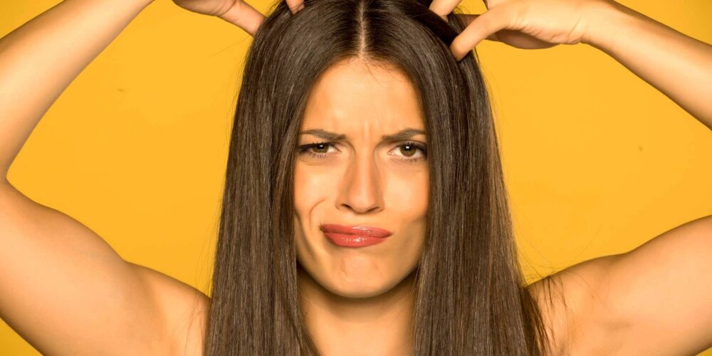 É verdade que piolho gosta de cabelo limpo