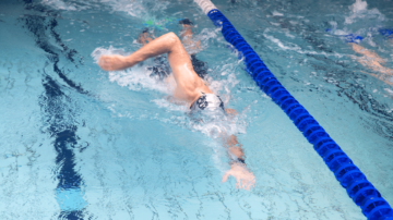 Quem está com dengue pode tomar banho de piscina