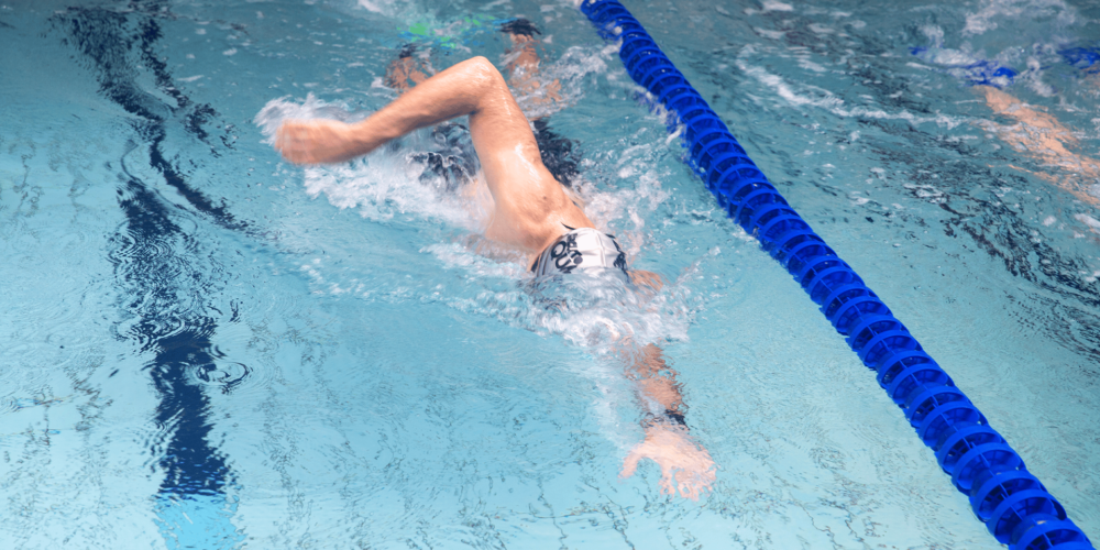 Quem está com dengue pode tomar banho de piscina
